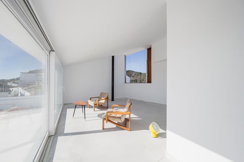 Claire House DTR_Studio Architects Spain Gaurcín Houses All-White Minimalistic Simplistic Modern Interior Exterior