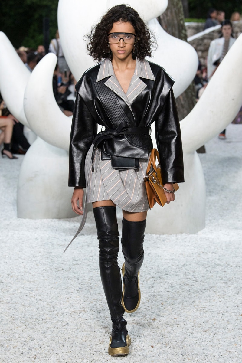 Louis Vuitton Resort 2019 Collection Show nicolas ghesquiere womanswear grace coddington accessories sneaker boots sunglasses