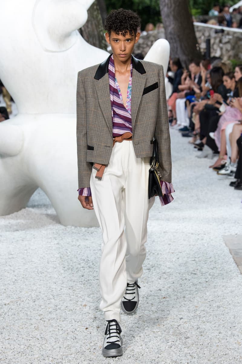 Louis Vuitton Resort 2019 Collection Show nicolas ghesquiere womanswear grace coddington accessories sneaker boots sunglasses