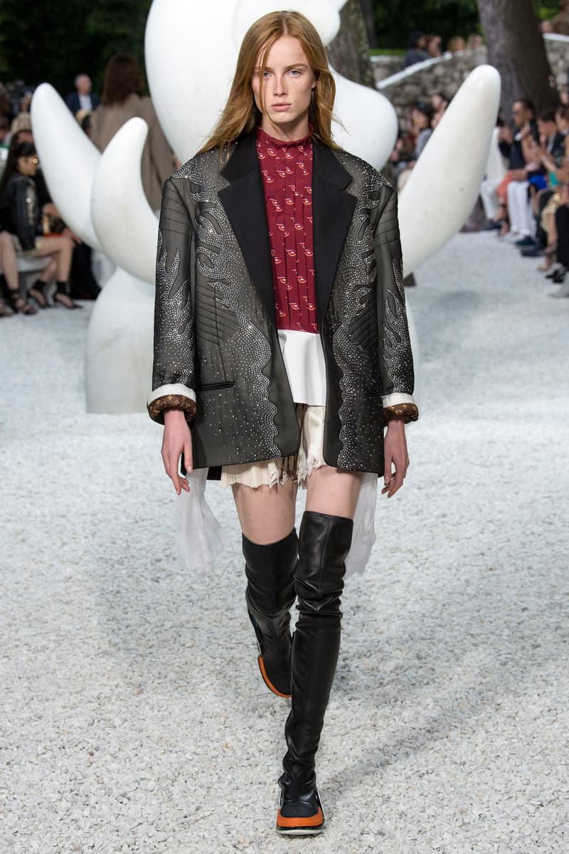 Louis Vuitton Resort 2019 Collection Show nicolas ghesquiere womanswear grace coddington accessories sneaker boots sunglasses