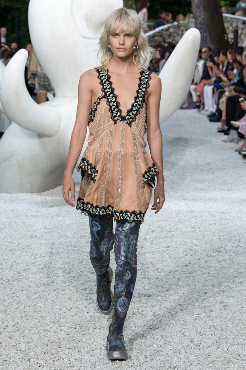 Louis Vuitton Resort 2019 Collection Show nicolas ghesquiere womanswear grace coddington accessories sneaker boots sunglasses