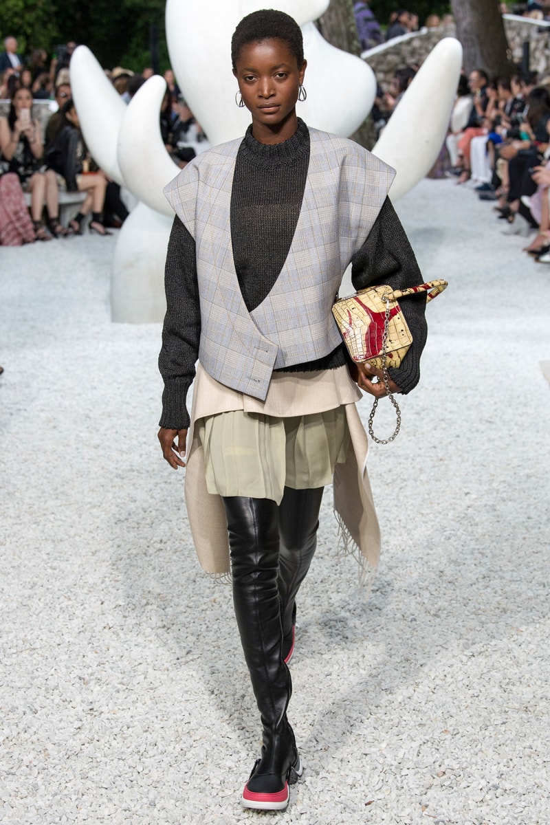 Louis Vuitton Resort 2019 Collection Show nicolas ghesquiere womanswear grace coddington accessories sneaker boots sunglasses