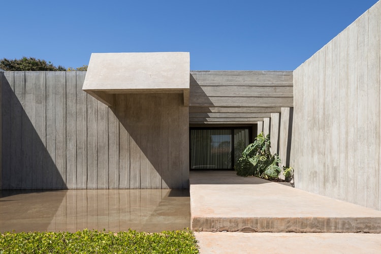 Bloco Arquitectos Transforms Iconic Brutalist House in Brazil