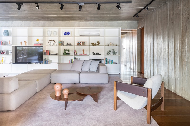 MR53 Bloco Arquitetos Brasília Brazil Houses Milton Ramos Brutalist Oscar Niemeyer Brasilia Interior Architecture Inspiration Exposed Concrete Wood