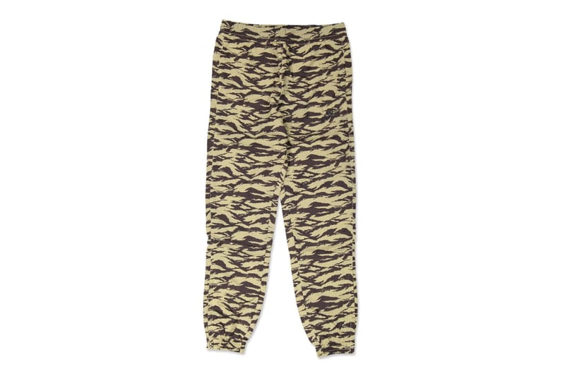 nike swoosh camo leggings