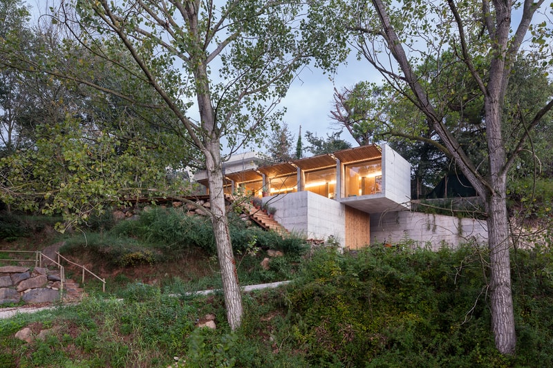 Retina House Arnau estudi D'Arquitectura Spain Houses Modern Catalonia Santa Pau Countryside Open-Plan Inspiration Design Interior Look Around Rent Home