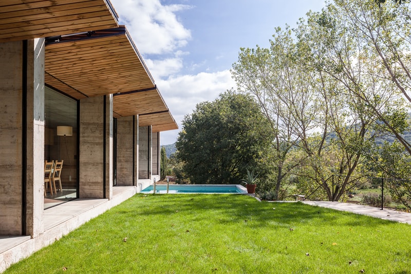 Retina House Arnau estudi D'Arquitectura Spain Houses Modern Catalonia Santa Pau Countryside Open-Plan Inspiration Design Interior Look Around Rent Home
