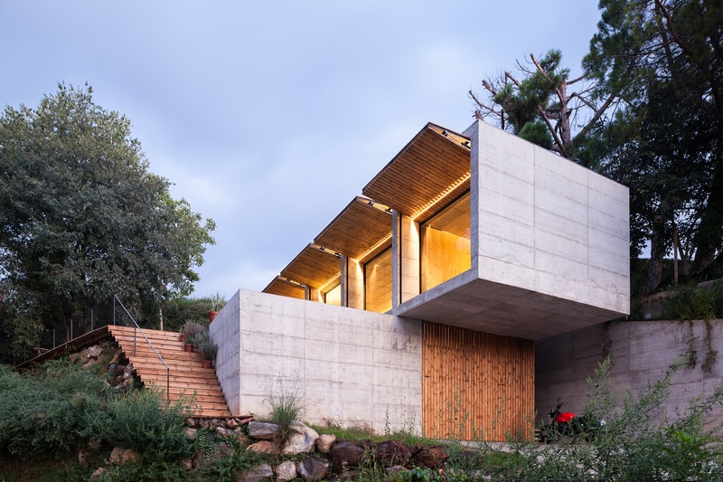 Retina House Arnau estudi D'Arquitectura Spain Houses Modern Catalonia Santa Pau Countryside Open-Plan Inspiration Design Interior Look Around Rent Home