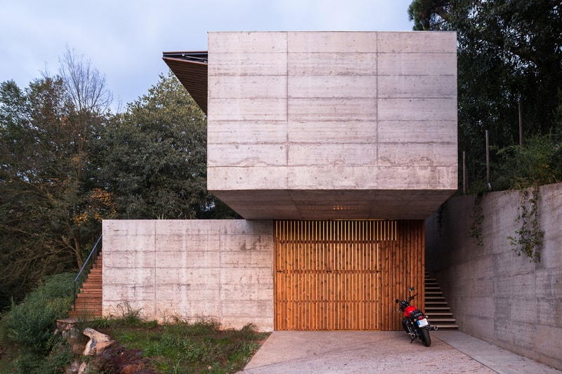 Retina House Arnau estudi D'Arquitectura Spain Houses Modern Catalonia Santa Pau Countryside Open-Plan Inspiration Design Interior Look Around Rent Home