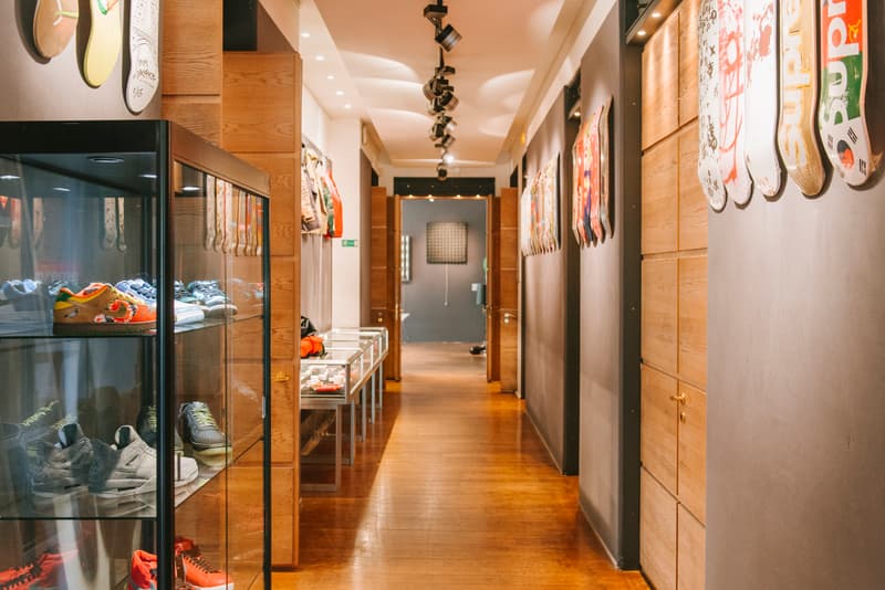 Supreme Exhibition Auction Artcurial Louis Vuittion Kaws George Condo cream bogo box logo football bike collaboration grail rare Cash Rules Everything Around Me Barbara Kruger mike tyson kermit 150 pieces streetwear sale Fabien Naudan