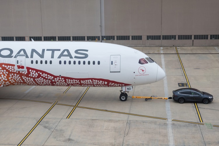 Watch a Tesla Model X Break the Electric Towing Record by Pulling a Boeing 787-9 Dreamliner