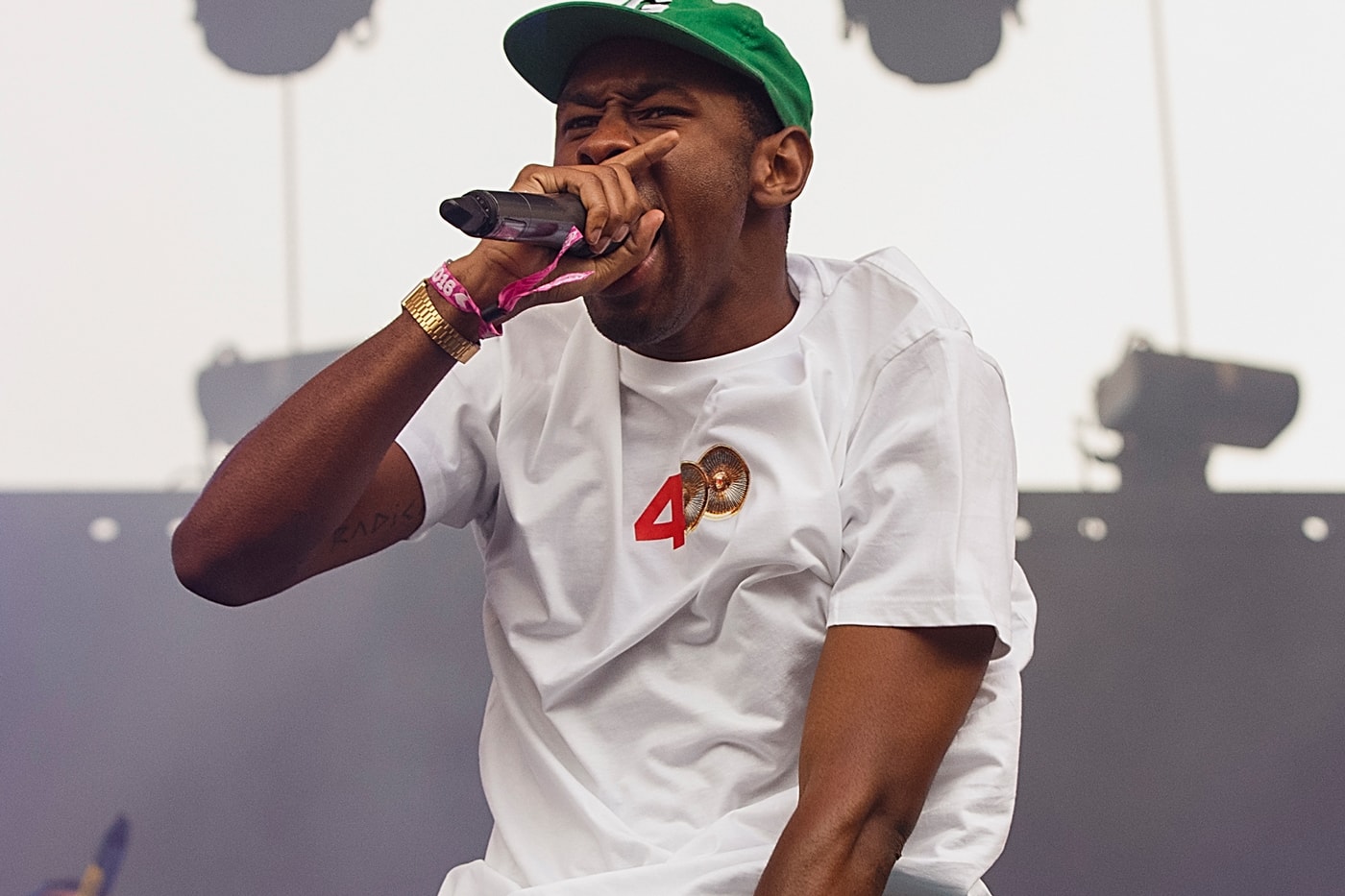 https://image-cdn.hypb.st/https%3A%2F%2Fhypebeast.com%2Fimage%2F2018%2F05%2Ftyler-the-creator-cooks-waffles-the-greatest-cooking-show-of-all-time-video-001.jpg?cbr=1&q=90
