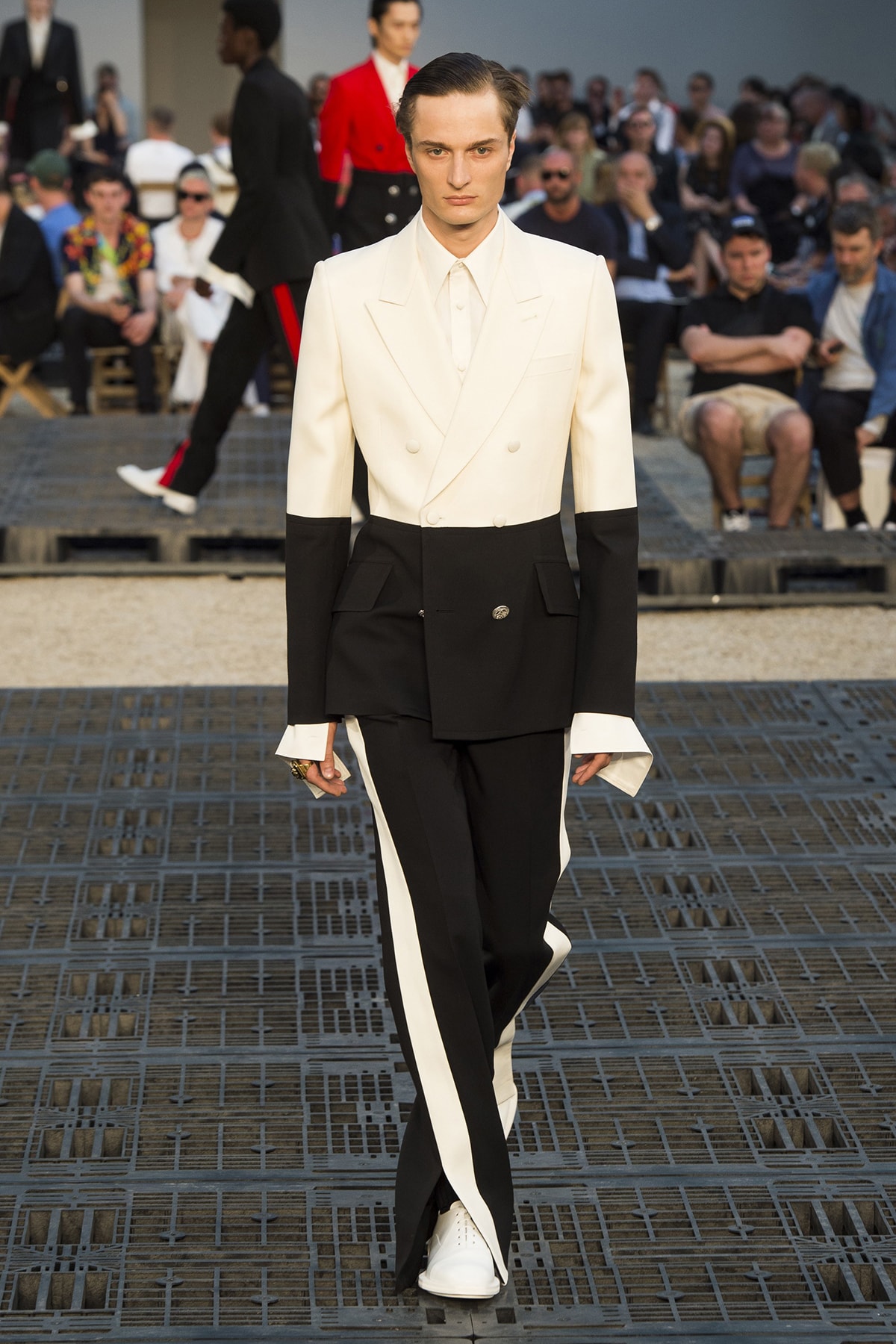 Alexander McQueen spring summer 2019 runway collection paris fashion week mens Sarah Burton