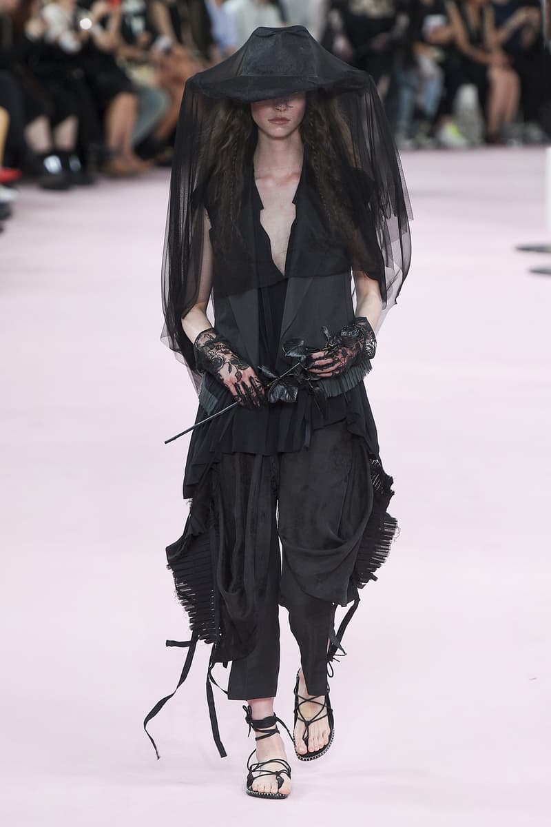 Ann Demeulemeester spring summer 2019 runway show paris fashion week men Sébastien Meunier