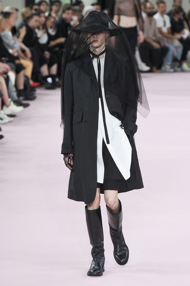 Ann Demeulemeester spring summer 2019 runway show paris fashion week men Sébastien Meunier