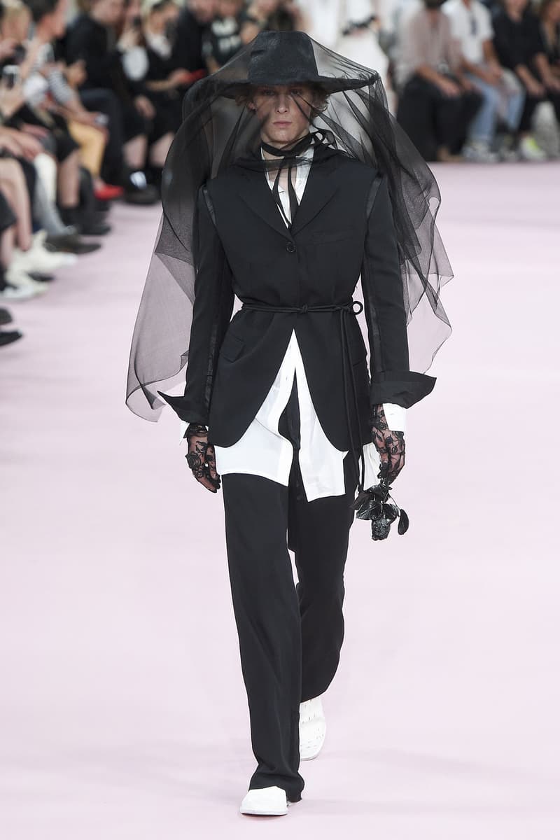 Ann Demeulemeester spring summer 2019 runway show paris fashion week men Sébastien Meunier