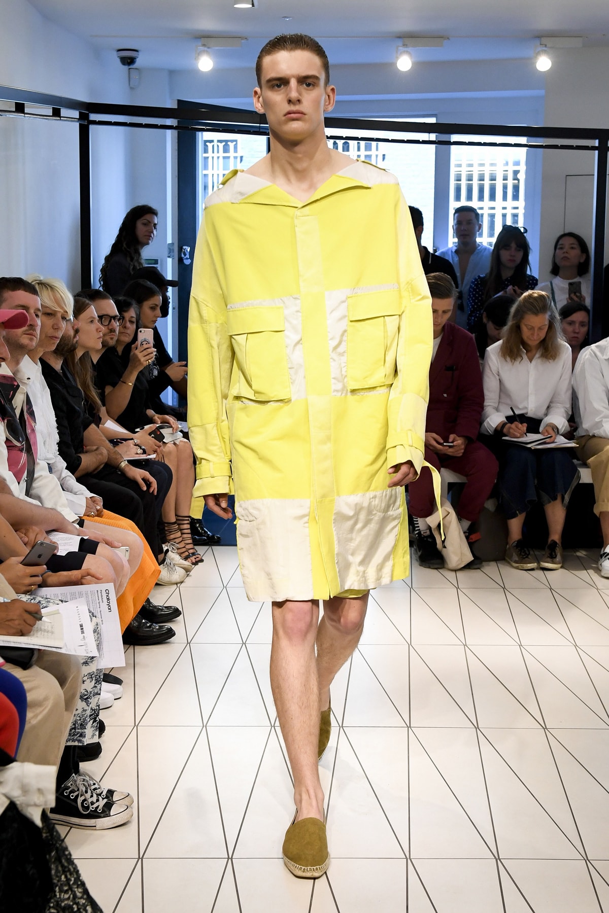 Chalayan spring summer 2019 collection runway look london fashion week mens june 10 2018 premiere