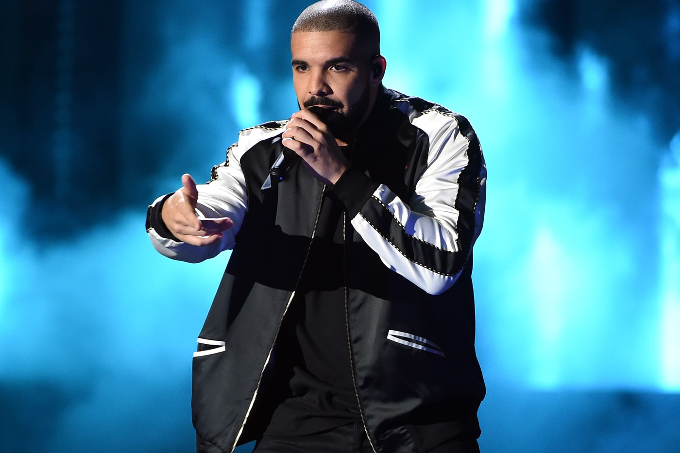 drake-announces-views-is-now-1-for-sixth-consecutive-week