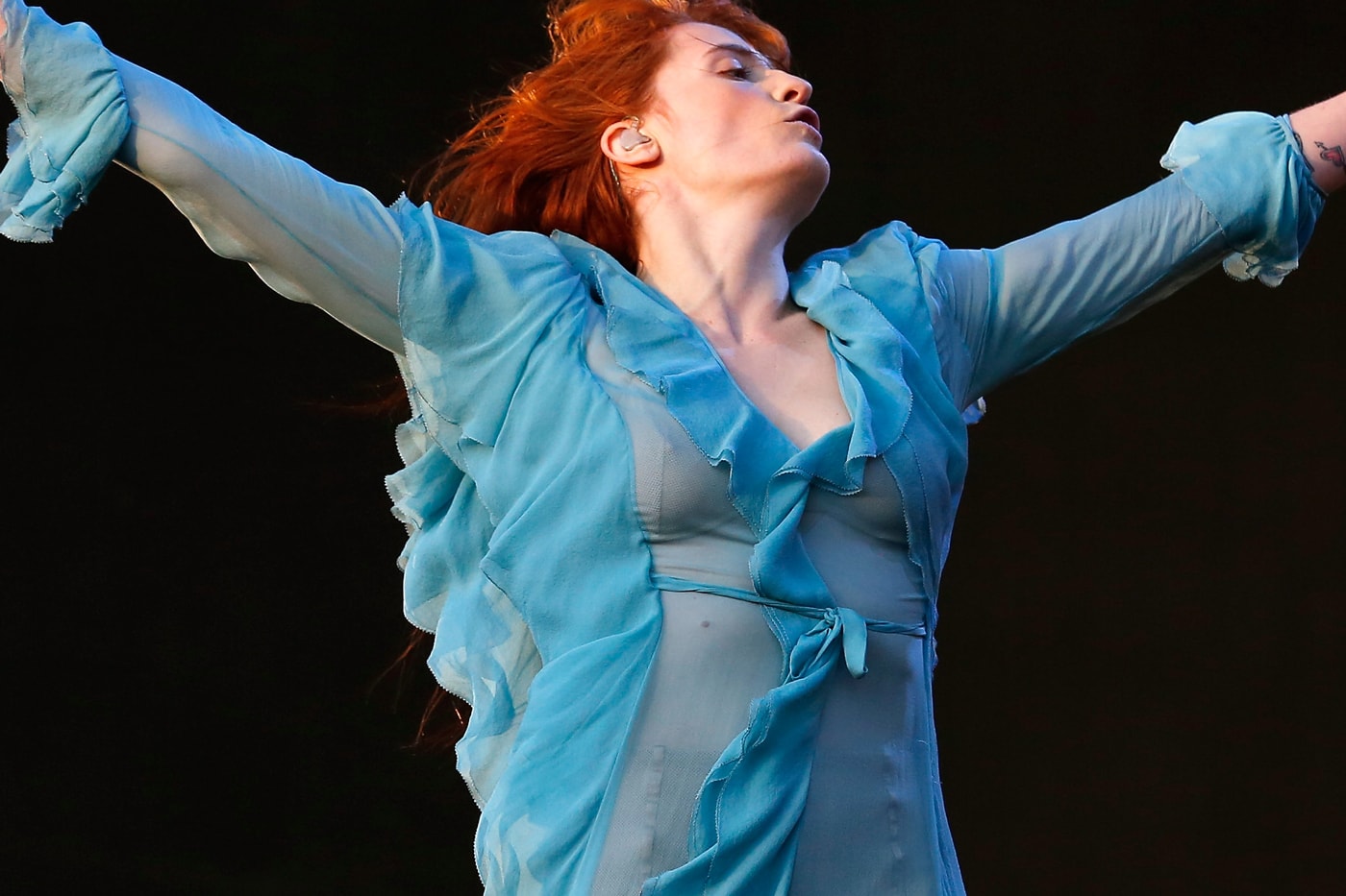 florence-and-the-machine-heavy-in-your-arms
