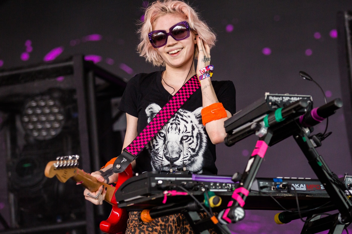 grimes-walks-off-stage-barclays-center