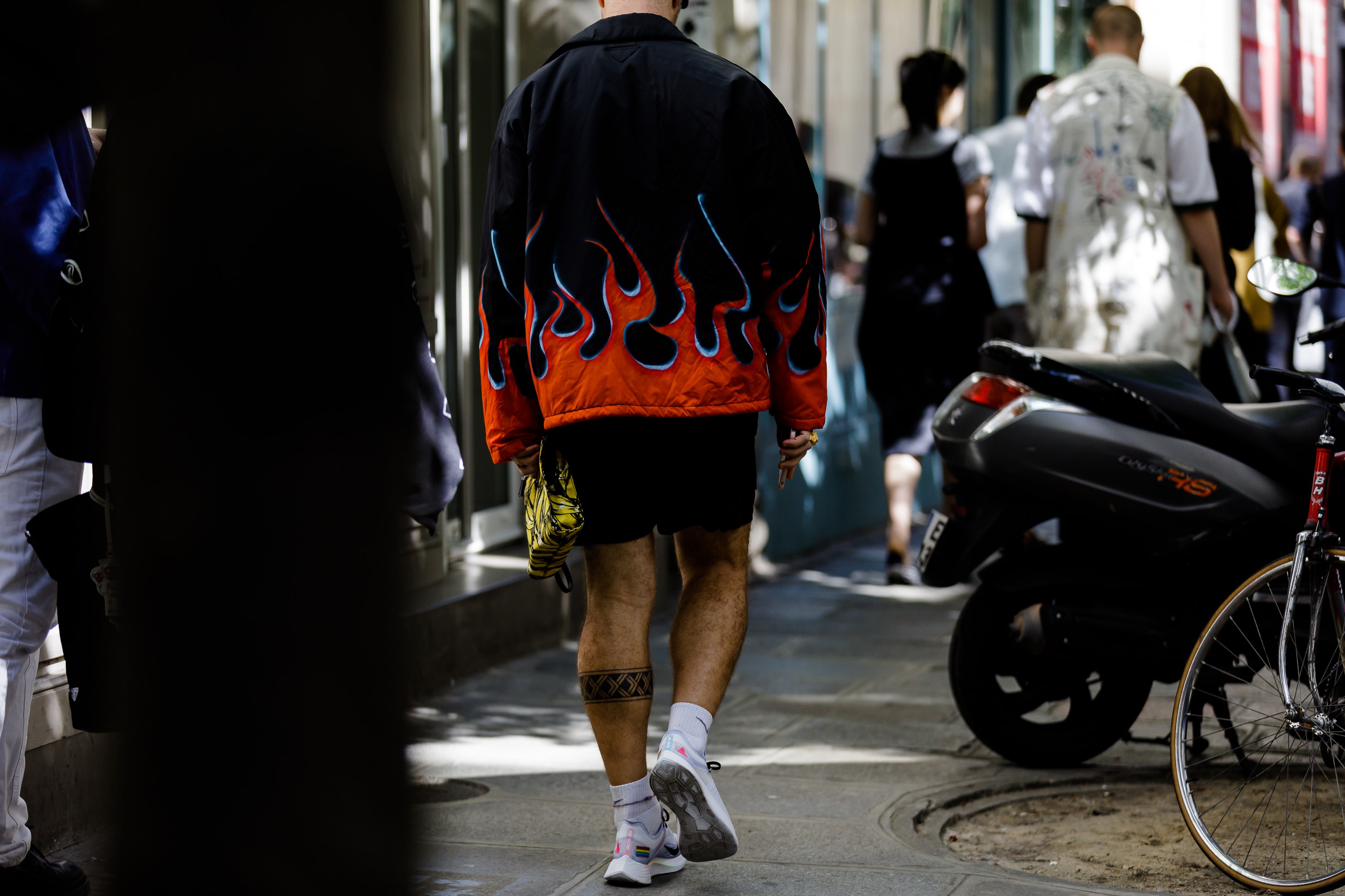 street style snap paris fashion week spring summer 2019