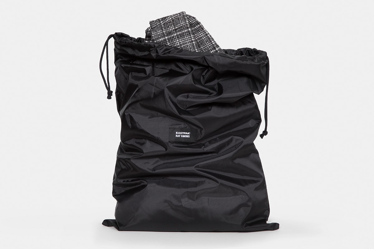 Raf Simons X Eastpak FW18 Sleek Sling Bag Review 