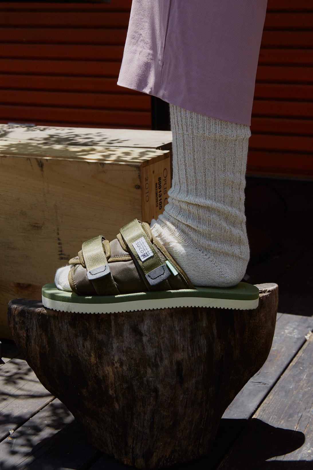 suicoke slam jam spring summer 2018 lookbook green sandal slide white sock blue pants