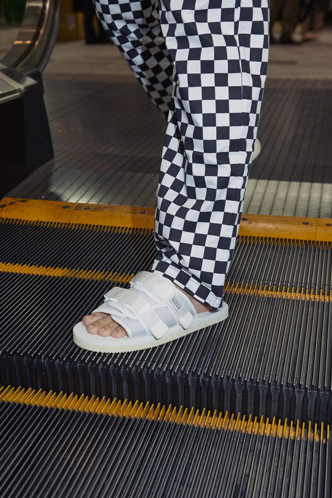 suicoke slam jam spring summer 2018 lookbook white sandal checkerboard pant black bare foot