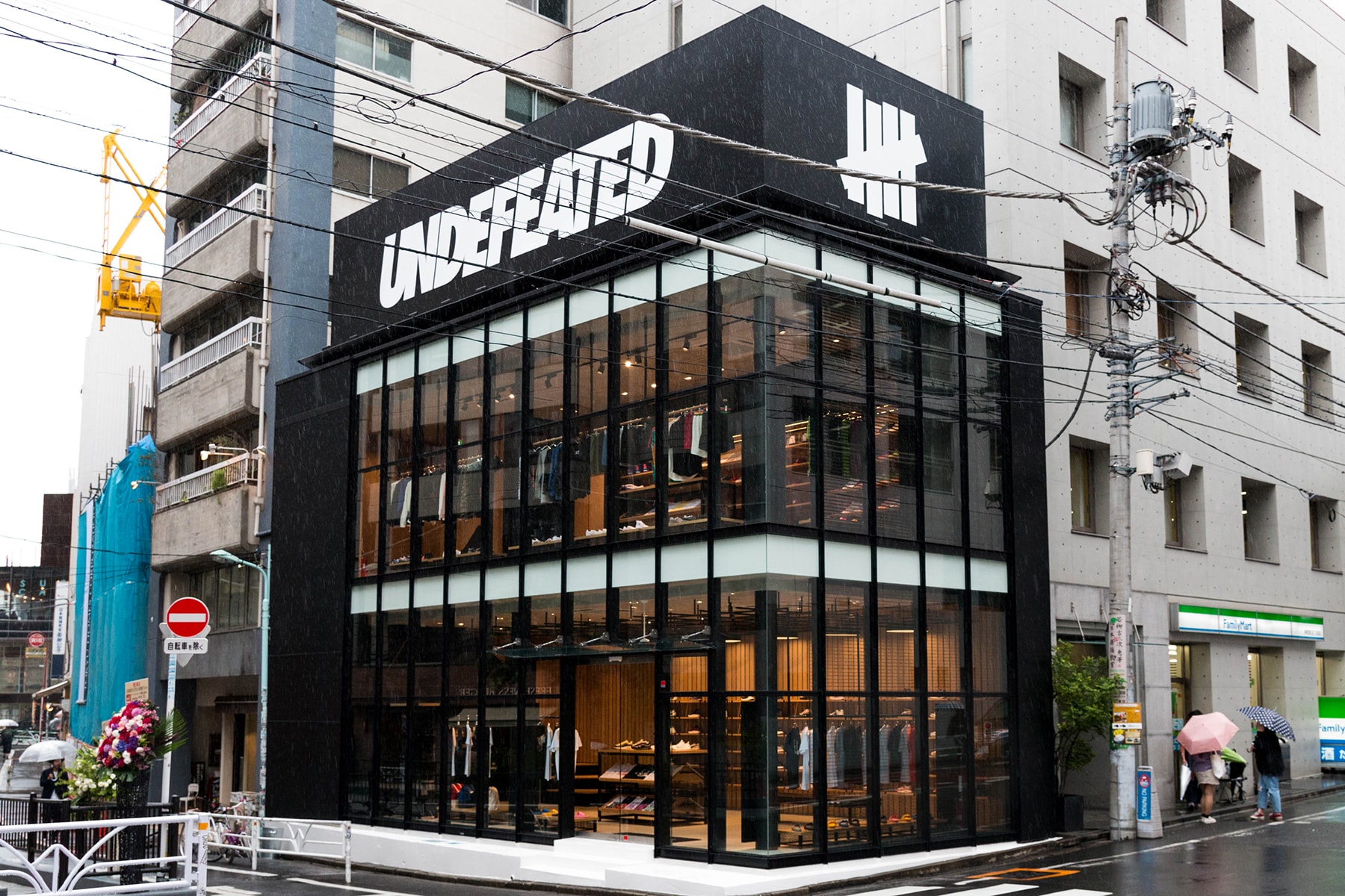UNDEFEATED Shibuya store opening inside look photographs shop