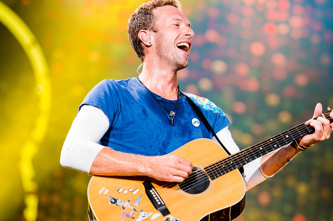 watch-coldplays-stunning-live-performance-music-video-for-amsterdam