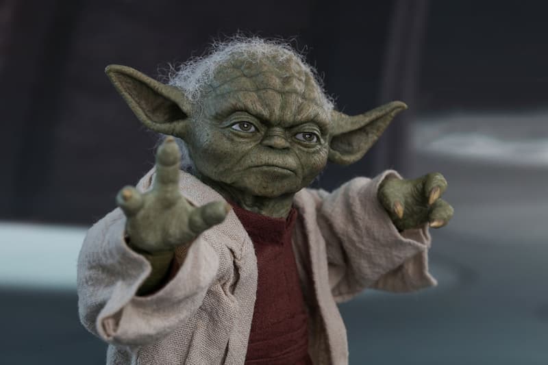 Hot Toys Unveils New Yoda Figurine star wars clone wars