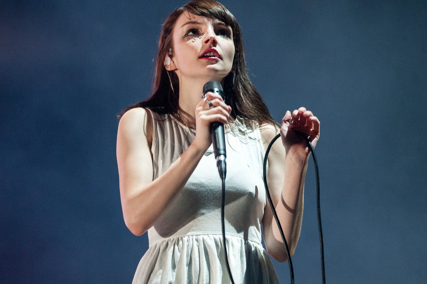chvrches-go-animated-in-new-video-for-bury-it-featuring-hayley-williams