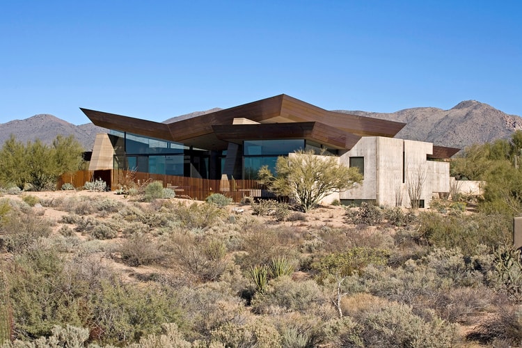 The "Desert Wing" House Is an Impressively Designed Arizona Abode