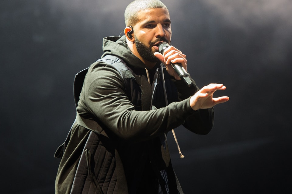 Drake STOPS Concert to Get Odell Beckham Jr to Sign Jersey 