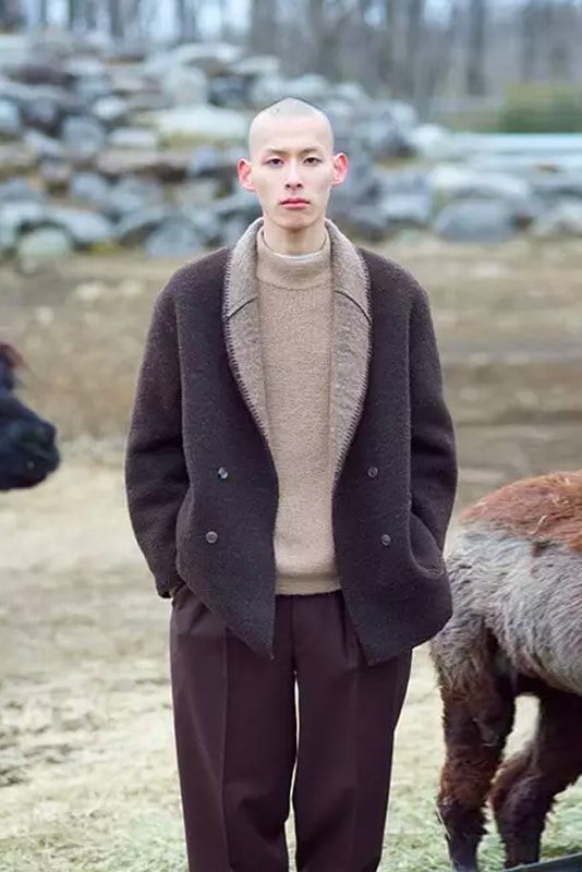 Markaware Fall Winter 2018 Lookbook Shunsuke Ishikawa outerwear jackets hoodies sweatshirts suits plaid houndstooth patterns suits menswear Japanese fashion outdoors cold weather collection