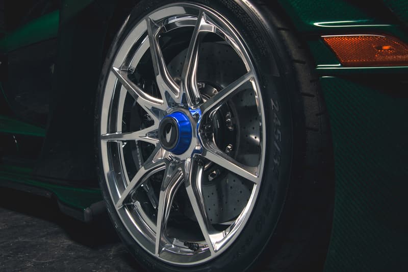 McLaren Senna green carbon fiber body custom special operations 1000 hours work america new york first car automobile hypercar