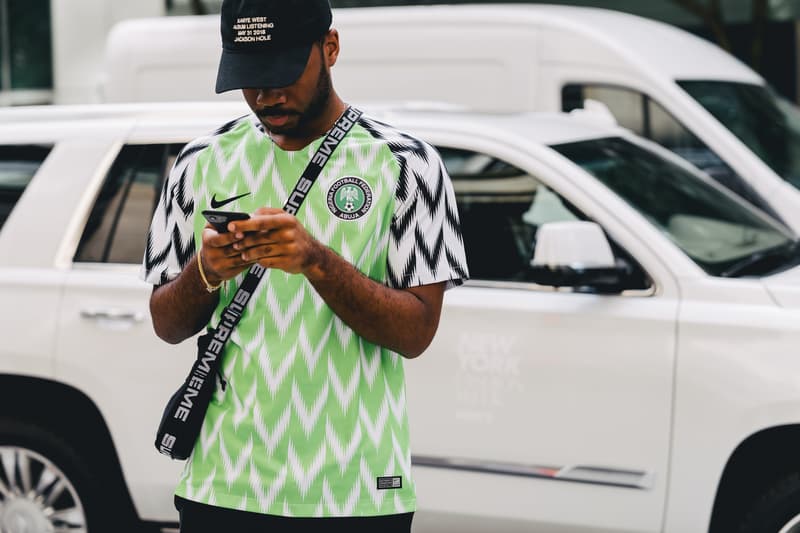 new york fashion week spring summer 2019 city street style snap photograph balenciaga nike off white ufc blue white air jordan 1 prada shirt leather vest floral tropical pattern football soccer jersey comme des garcons pink sneaker bapesta desert rat black