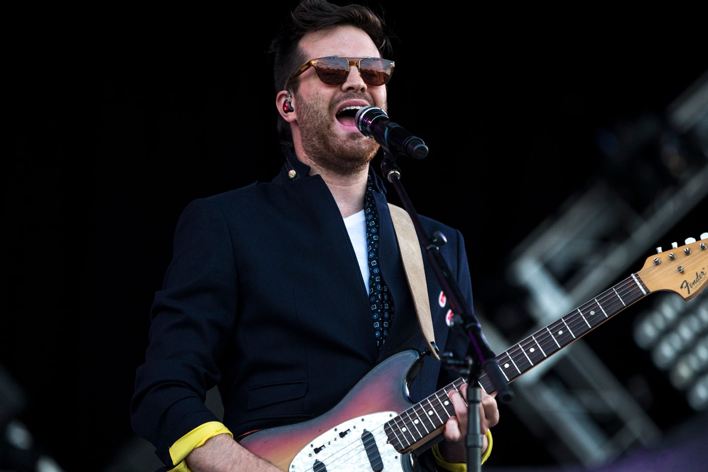 suff-daddy-mayer-hawthorne-share-paper-proclamation-video