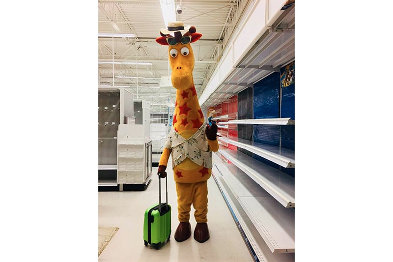 Toys "R" Us Official Closure Statement Geoffrey the Giraffe Photo Goodbye Bankruptcy