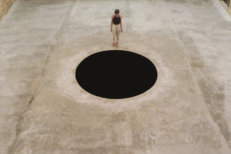 anish kapoor descent into limbo museu serralves installations man falls accident