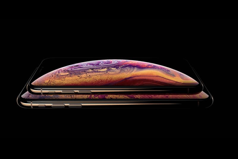 apple iphone xs model gold color design first look exclusive image photograph smartphone flagship model august 30 2018 specs