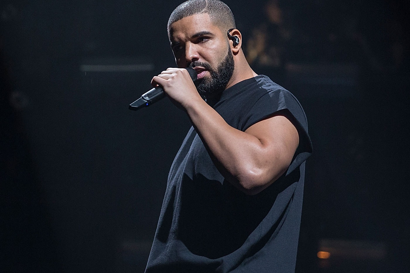Apple Music Is Reportedly Suing TIDAL Over Drake