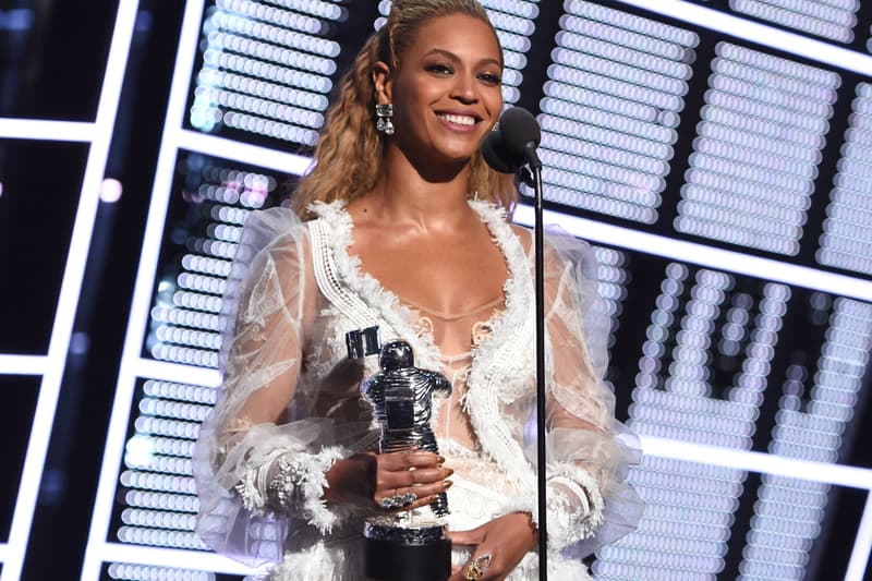 beyonce-brought-trayvon-martin-eric-garner-mike-brown-oscar-grant-mothers-vmas