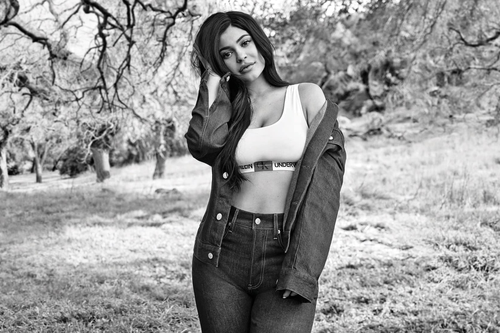 Kourtney Kardashian Off White Cropped Shirt Aug 2018