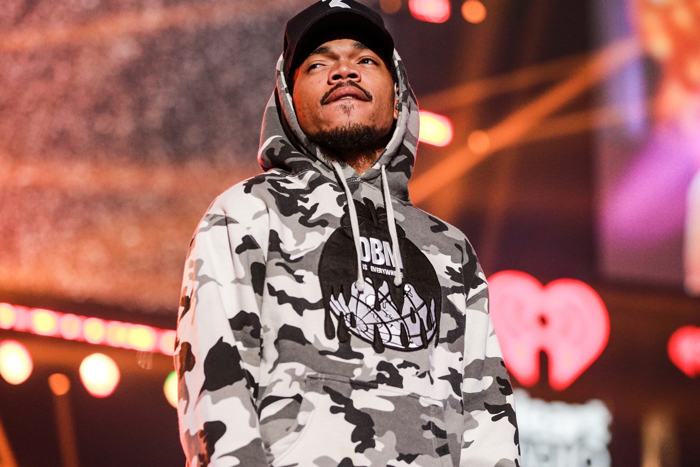 chance-the-rapper-gives-albums-away