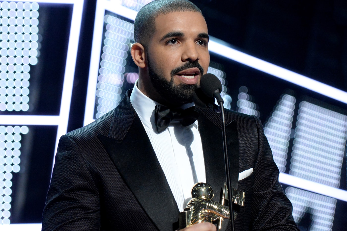 drake-stuck-in-traffic-missed-accepting-best-hip-hop-video