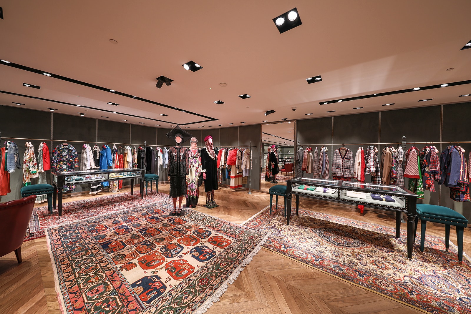 Gucci London Sloane Street Flagship Store Inside Newly Renovated 1200 Square Meters Two Floors Mens Womens Ready-to-wear Accessories Handbags Luggage Footwear Jewellery Watches Eyewear Décor Collection Dapper Dan Alessandro Michele Customization Personalization