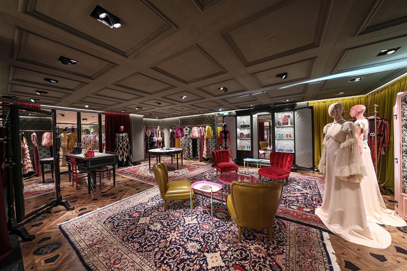 Gucci London Sloane Street Flagship Store Inside Newly Renovated 1200 Square Meters Two Floors Mens Womens Ready-to-wear Accessories Handbags Luggage Footwear Jewellery Watches Eyewear Décor Collection Dapper Dan Alessandro Michele Customization Personalization