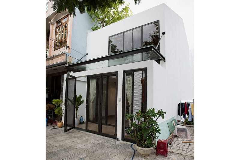 The "Minimalist House" in Vietnam Blurs the Lines Between Indoor & Outdoor