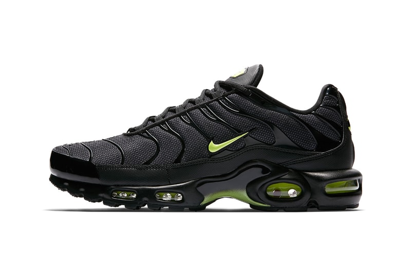 nike air max plus night ops black volt glow wolf grey 2018 footwear nike sportswear